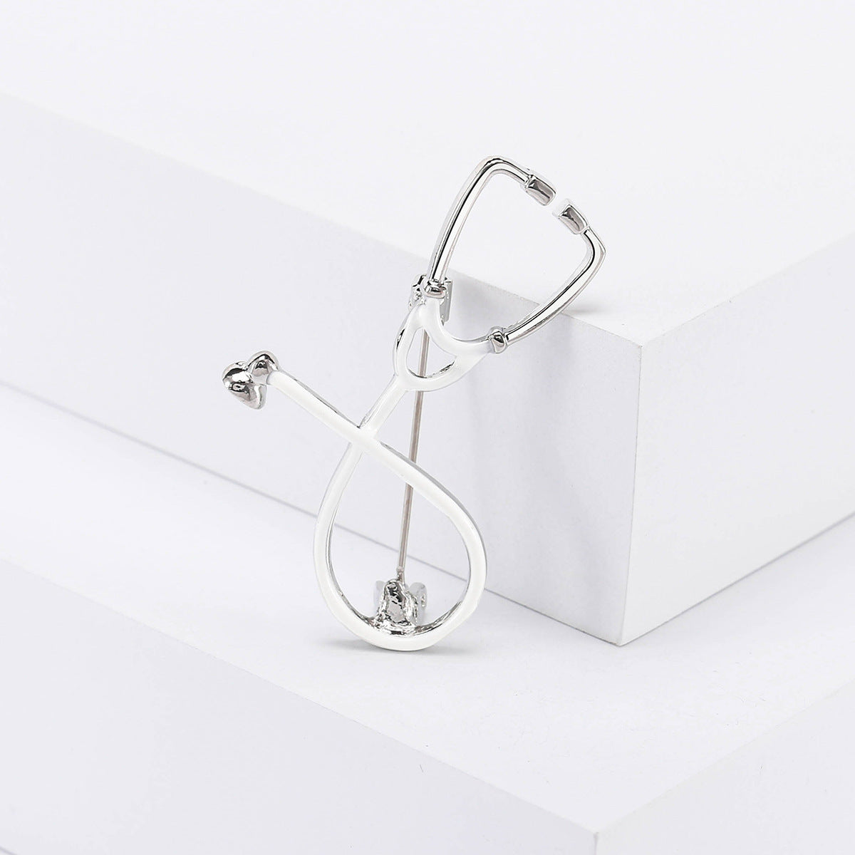 Creative Personality Doctor,Nurse Stethoscope Brooch, Medical Staff Work Badge Pin Cardigan Coat Accessories